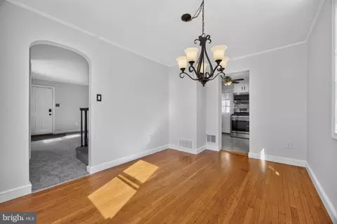 Entry Way - 215 Ash Rd, Wallingford, PA 19086 photo 5 of 10