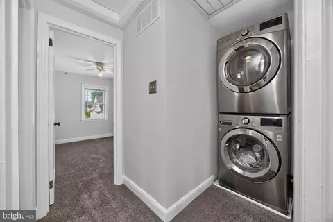 Entry Way - 215 Ash Rd, Wallingford, PA 19086 photo 9 of 10