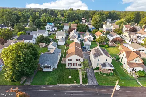 View/Area - 215 Ash Rd, Wallingford, PA 19086 photo 4 of 5