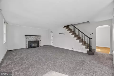 Living - 215 Ash Rd, Wallingford, PA 19086 photo 1 of 4