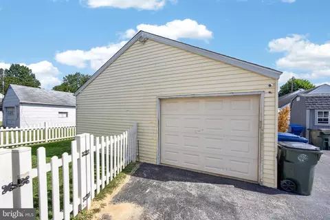 Exterior - 215 Ash Rd, Wallingford, PA 19086 photo 4 of 5