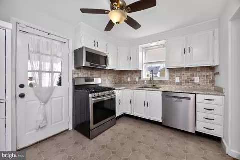 Entry Way - 215 Ash Rd, Wallingford, PA 19086 photo 1 of 10