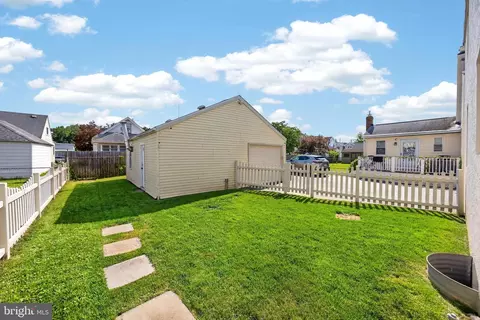 Exterior - 215 Ash Rd, Wallingford, PA 19086 photo 3 of 5