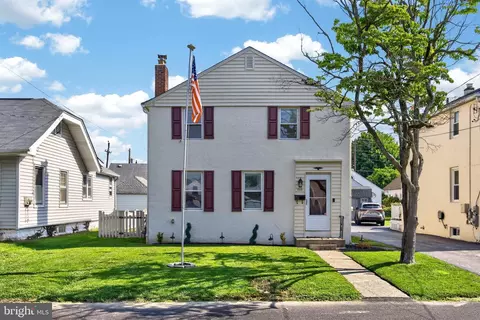 215 Ash Rd, Wallingford, PA 19086
