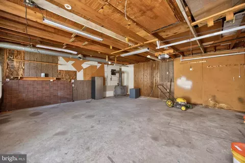 Entry Way - 215 Ash Rd, Wallingford, PA 19086 photo 10 of 10