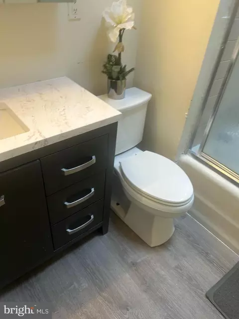 Bath - 303 Margate Rd, Darby, PA 19082 photo 1 of 1