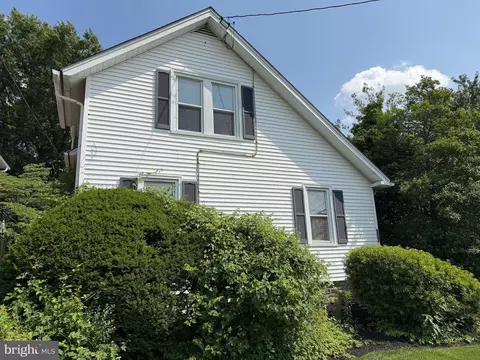 855 Martin Ave, Bryn Mawr, PA 19010