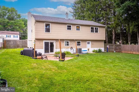 Exterior - 697 Cherry Tree Rd, Chichester, PA 19014 photo 6 of 10