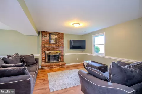 Living - 697 Cherry Tree Rd, Chichester, PA 19014 photo 8 of 9