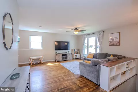 Living - 697 Cherry Tree Rd, Chichester, PA 19014 photo 2 of 9