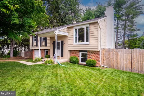 Exterior - 697 Cherry Tree Rd, Chichester, PA 19014 photo 2 of 10