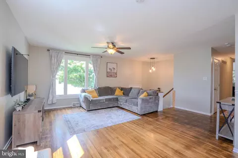 Living - 697 Cherry Tree Rd, Chichester, PA 19014 photo 3 of 9