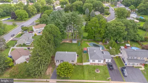 View/Area - 697 Cherry Tree Rd, Chichester, PA 19014 photo 9 of 15