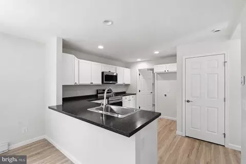Entry Way - 12 Market Ln, Marcus Hook, PA 19061 photo 1 of 5