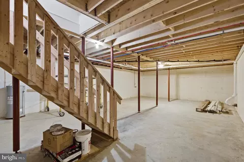 Entry Way - 12 Market Ln, Marcus Hook, PA 19061 photo 5 of 5