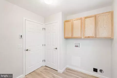 Entry Way - 12 Market Ln, Marcus Hook, PA 19061 photo 4 of 5