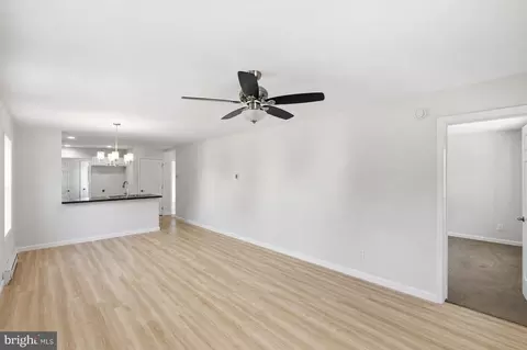 Living - 12 Market Ln, Marcus Hook, PA 19061 photo 3 of 4