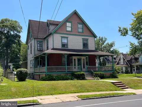 28-30 W Greenwood Ave, Lansdowne, PA 19050