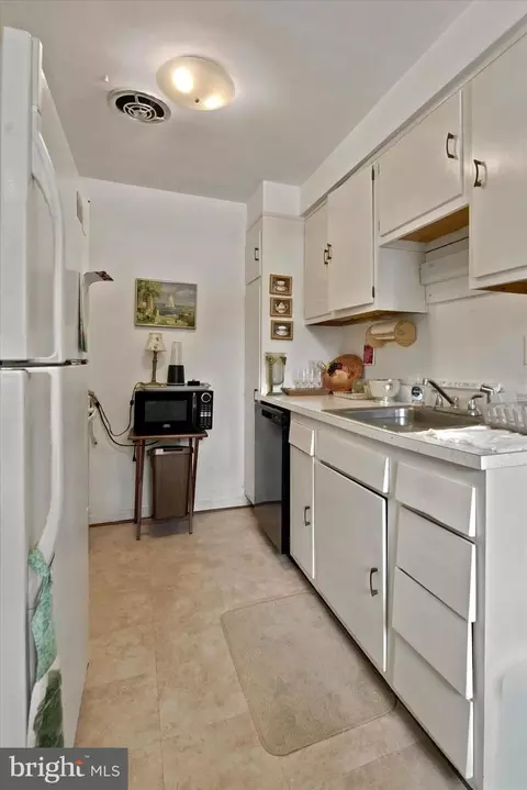 Kitchen - 412 N Wayne Ave #208, Wayne, PA 19087 photo 2 of 2