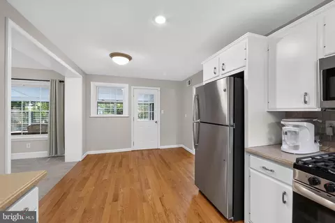 Entry Way - 100 E Rose Valley Rd, Wallingford, PA 19086 photo 2 of 3