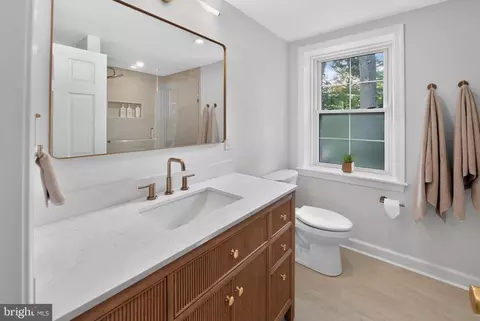 Bath - 100 E Rose Valley Rd, Wallingford, PA 19086 photo 1 of 4