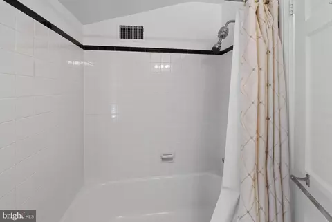 Bath - 100 E Rose Valley Rd, Wallingford, PA 19086 photo 4 of 4
