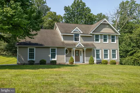 2 Kline Dr, Thornton, PA 19373