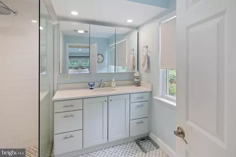 Bath - 336 Overhill Rd, Wayne, PA 19087 photo 1 of 4