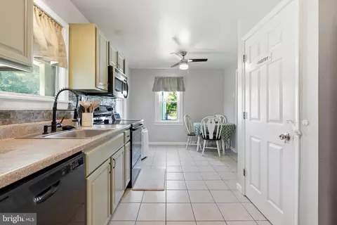 Entry Way - 2418 4th Ave, Boothwyn, PA 19061 photo 3 of 4