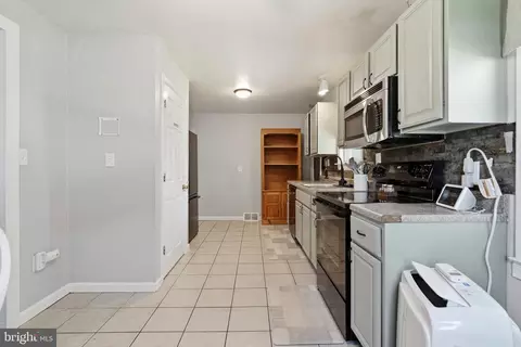 Entry Way - 2418 4th Ave, Boothwyn, PA 19061 photo 1 of 4