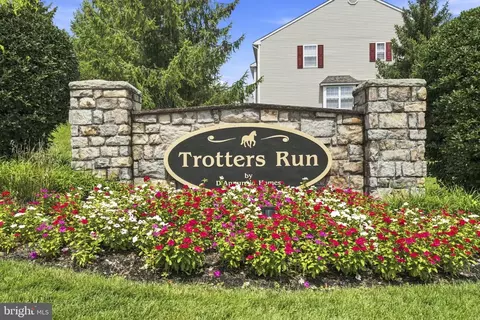 53 Hoag Ln, Aston, PA 19014