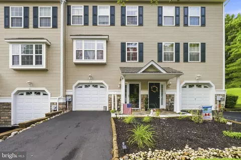 53 Hoag Ln, Aston, PA 19014