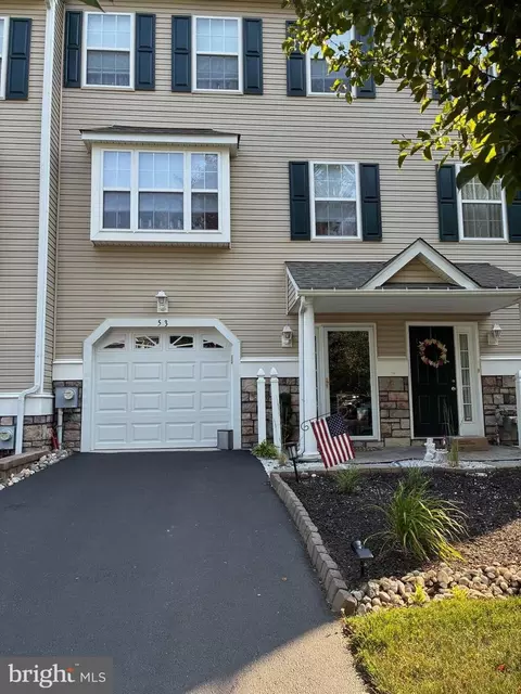 53 Hoag Ln, Aston, PA 19014