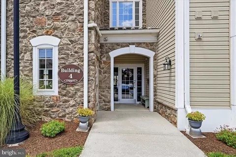 421 Creekside Dr, Brookhaven, PA 19015