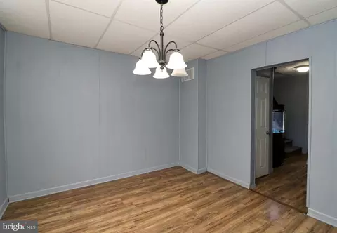 Entry Way - 16 Cedar St, Marcus Hook, PA 19061 photo 6 of 8