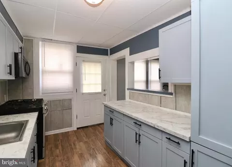 Entry Way - 16 Cedar St, Marcus Hook, PA 19061 photo 4 of 8