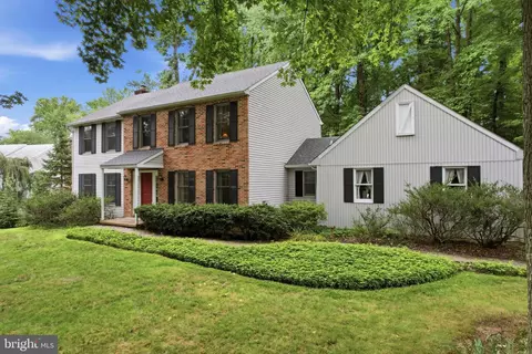 1137 Red Oak Dr, Garnet Valley, PA 19060