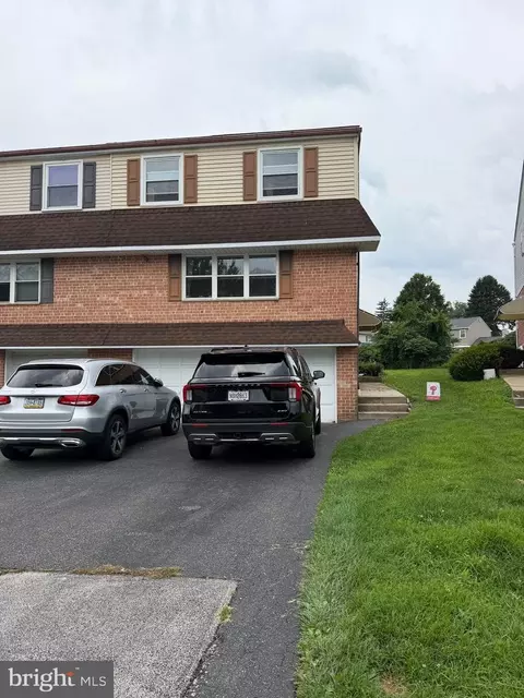 622 Country Ln, Morton, PA 19070