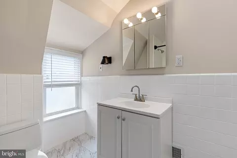 Bath - 8 Cedar, Marcus Hook, PA 19061 photo 1 of 2