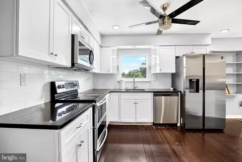 Kitchen - 1745 Larkin Rd, Boothwyn, PA 19061 photo 5 of 7