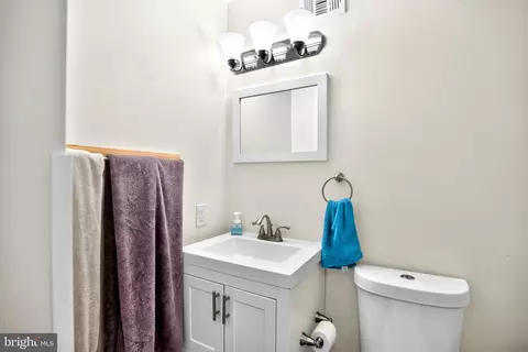 Bath - 1745 Larkin Rd, Boothwyn, PA 19061 photo 2 of 3
