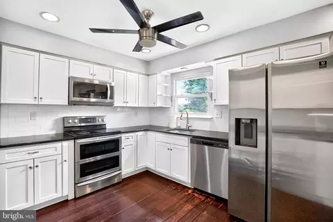 Kitchen - 1745 Larkin Rd, Boothwyn, PA 19061 photo 4 of 7