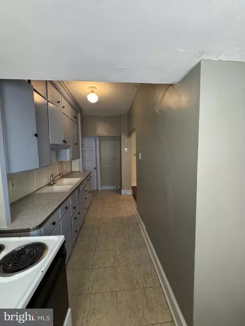 Entry Way - 17 New St, Darby, PA 19082 photo 2 of 4