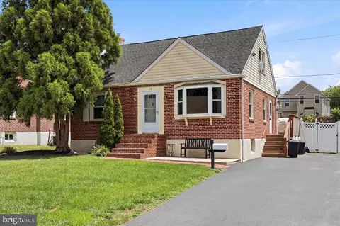 118 9th Ave, Folsom, PA 19033