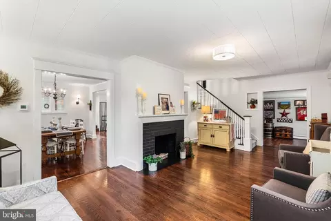Entry Way - 125 N Rolling Rd, Springfield, PA 19064 photo 3 of 5