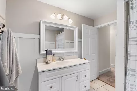 Bath - 125 N Rolling Rd, Springfield, PA 19064 photo 3 of 4