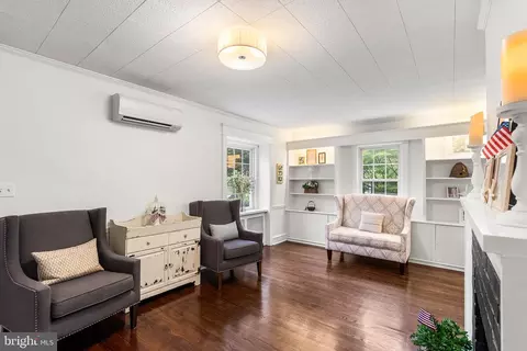 Living - 125 N Rolling Rd, Springfield, PA 19064 photo 1 of 1