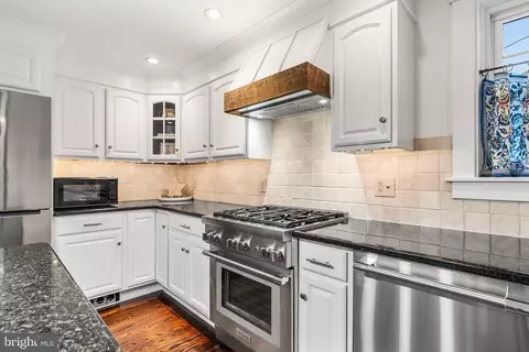 Kitchen - 125 N Rolling Rd, Springfield, PA 19064 photo 4 of 6