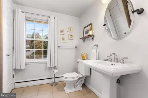 Bath - 125 N Rolling Rd, Springfield, PA 19064 photo 2 of 4