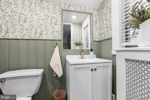 Bath - 125 N Rolling Rd, Springfield, PA 19064 photo 1 of 4
